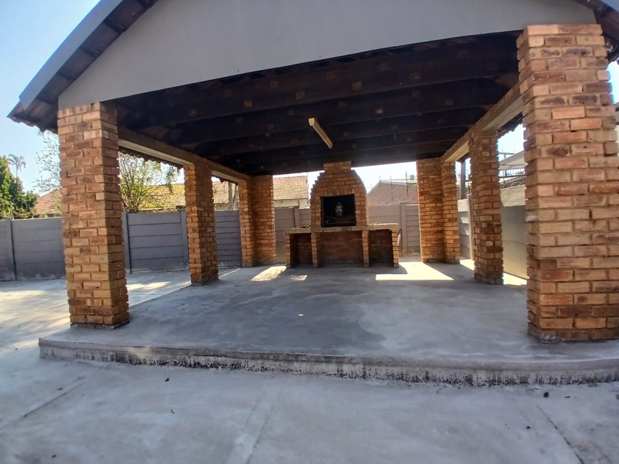 To Let Commercial Property for Rent in Rustenburg Central North West